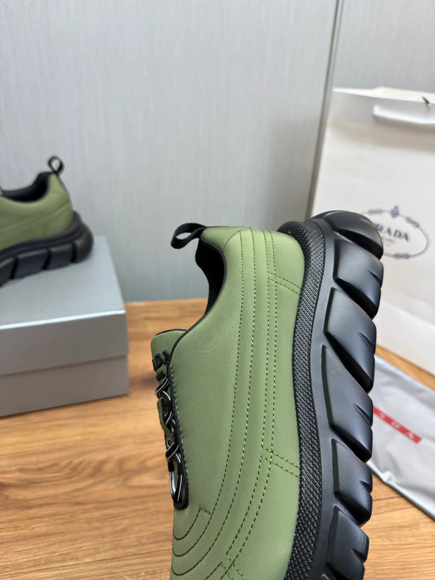 Men's shoes 💰580💰 [PRADA] Men's shoes are popular in the counter, official website synchronization, 1 high-quality shipment ✔️Imported waterproof fabric + cowhide lining, 1🆚1 replica, original sole, 38-45 (45 customized, non-refundable)